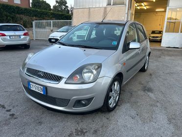 Ford Fiesta 1.2 5p. Ghia 140000km Gancio Traino
