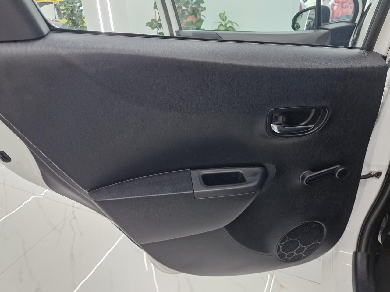 TOYOTA YARIS 1.0 BENZINA 69CV X NEOPATENTATI