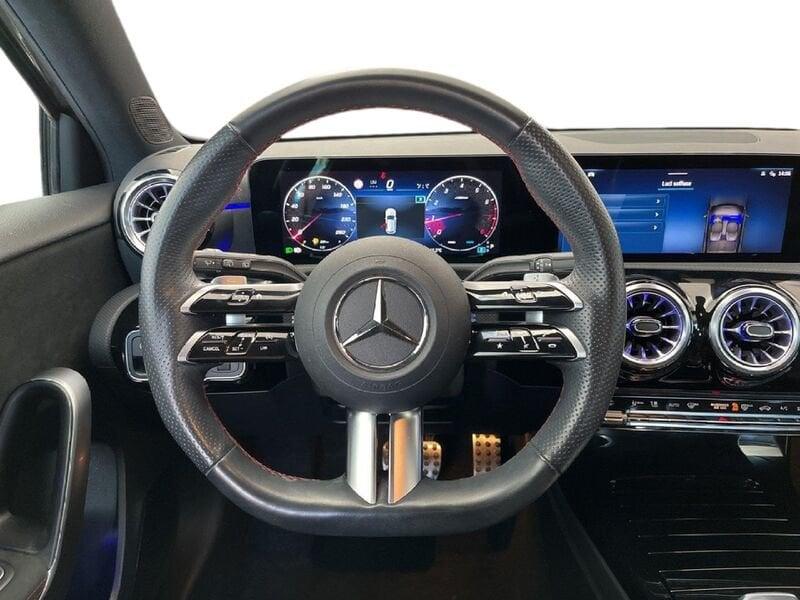 Mercedes-Benz Classe A - W177 2023 A 180 AMG Line Premium auto