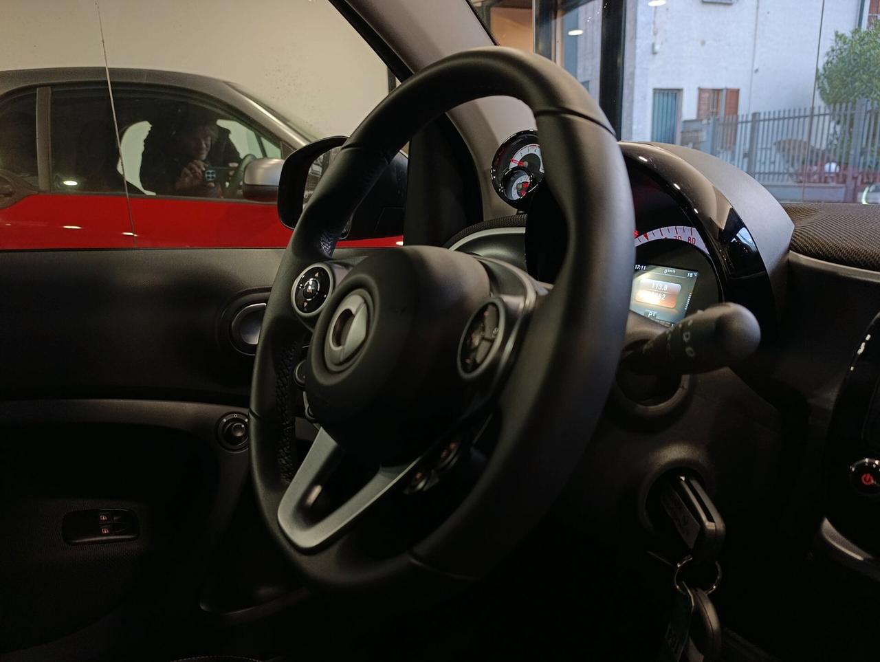 Smart ForTwo 70 1.0 twinamic Passion Grey opaco e Rosso