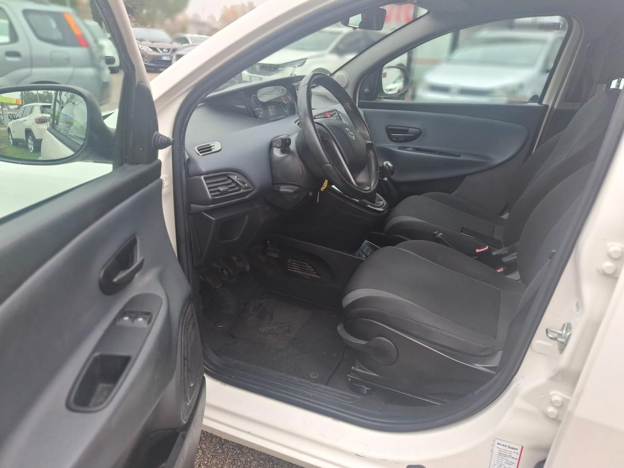 Lancia Ypsilon 1.2 ,5 porte GPL