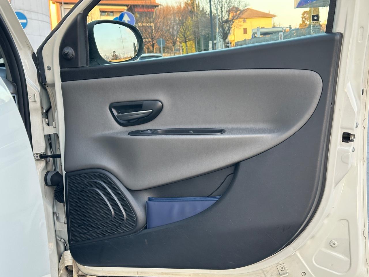 Lancia Ypsilon 1.2 GPL Ecochic Neopatentati