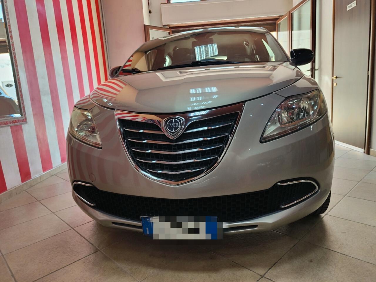 Lancia Ypsilon 0.9 TwinAir 85 CV 5 porte Metano Ecochic Gold