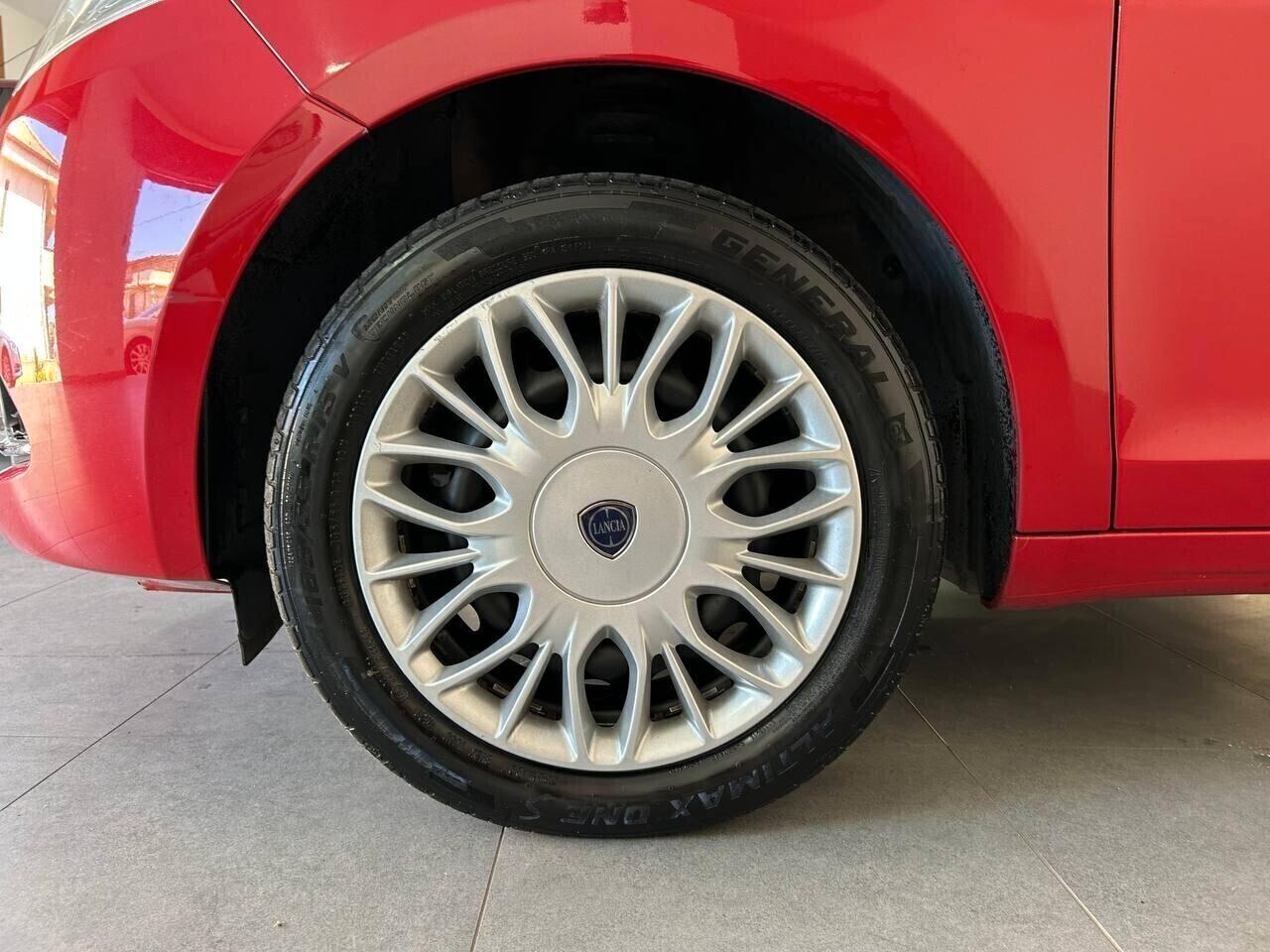 Lancia Ypsilon 1.2 69 CV 5 porte Gold