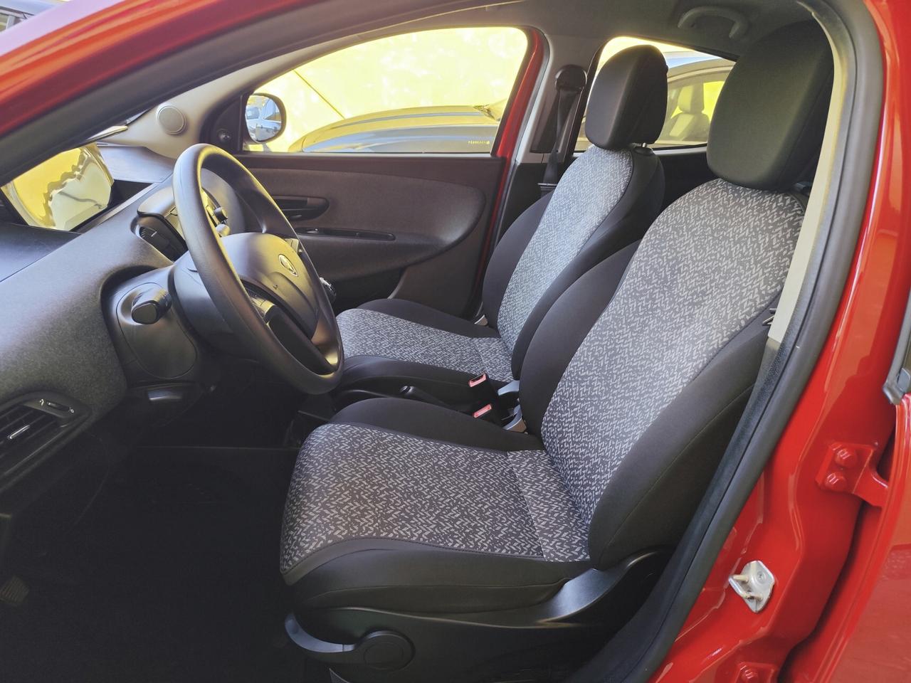 Lancia Ypsilon 1.0 FireFly 5 porte S&S Hybrid Ecochic Silver