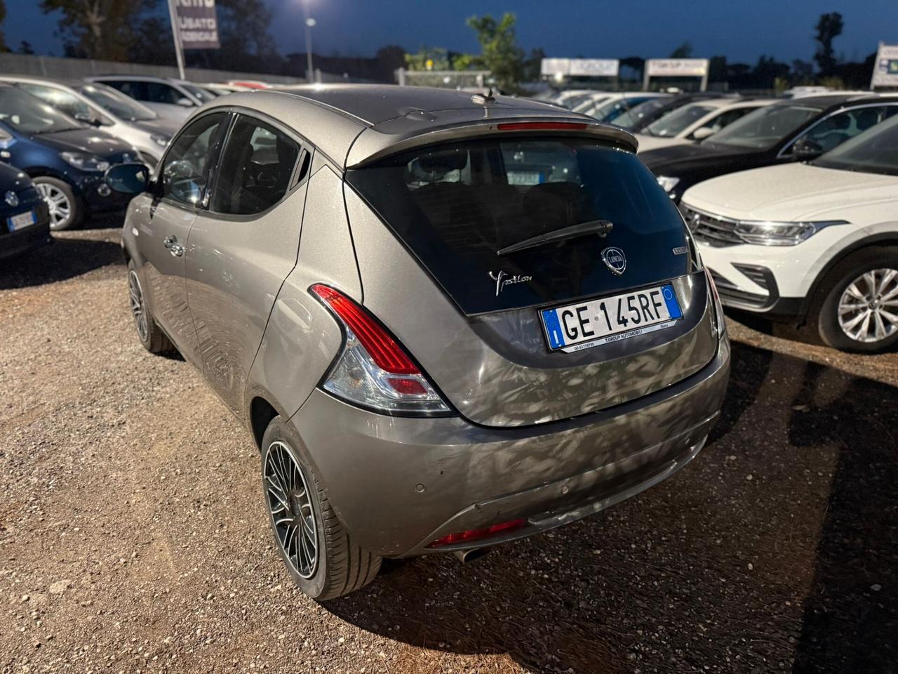 Lancia Ypsilon 1.0 FireFly 5 porte S&S Hybrid Ecochic Silver