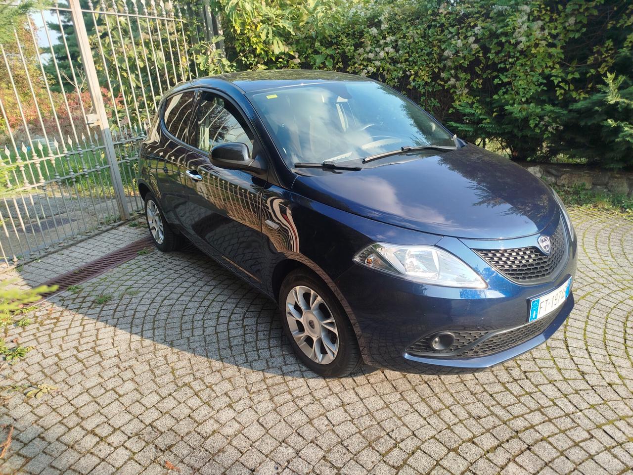 Lancia Ypsilon 1.2 69 CV 5 porte S&S Gold