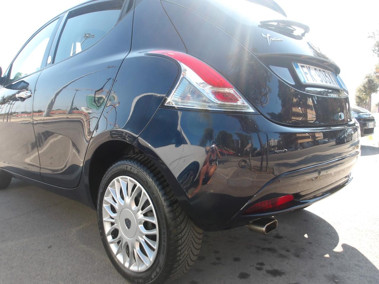 LANCIA YPSILON 1.2 B/GPL-CASA MADRE