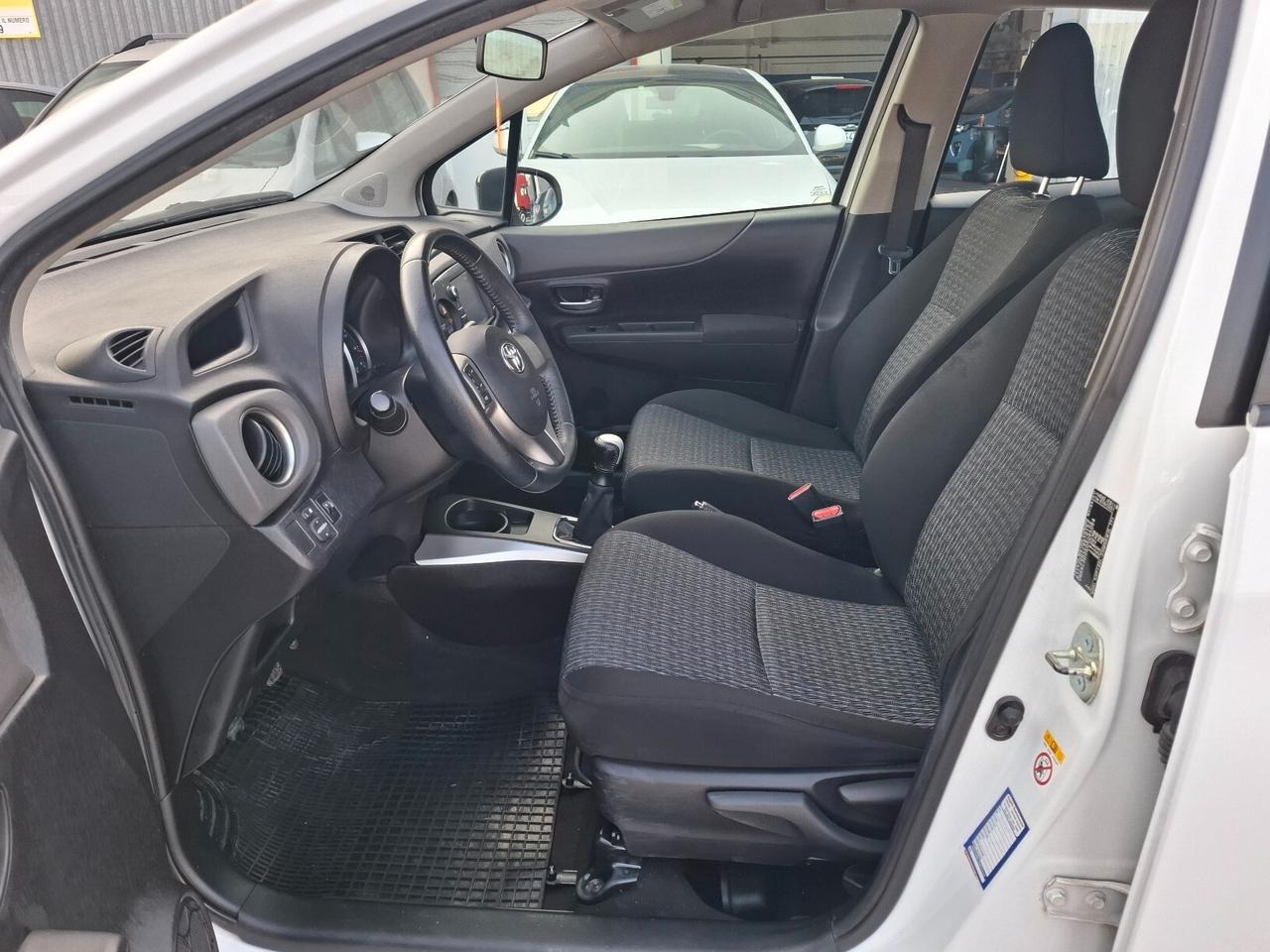 Toyota Yaris 1.0 BENZINA - 2013 BICOLORE