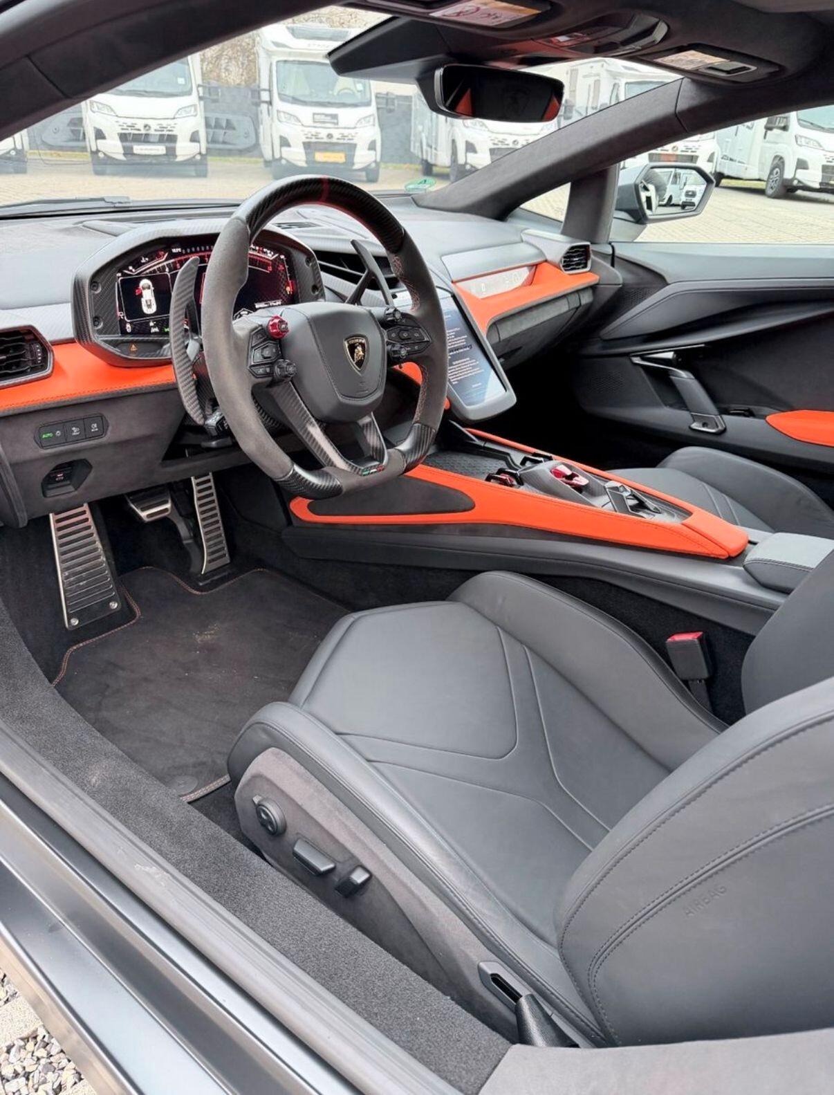 Lamborghini Revuelto con propulsore ibrido V12 da 6.498 cc (ibrido plug-in, HPEV)