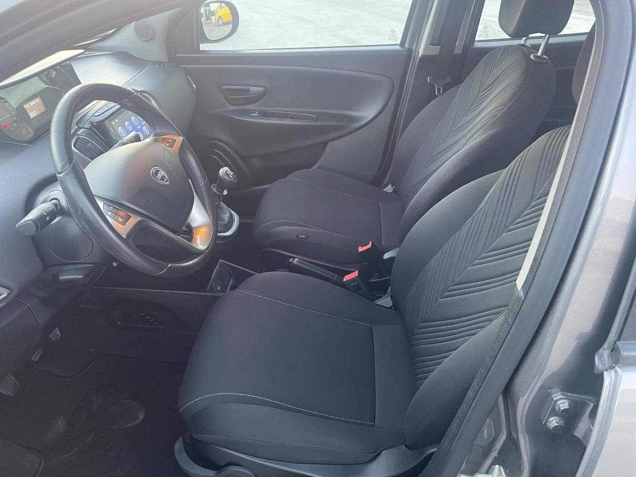 Lancia Ypsilon 1.0 FireFly 5 porte S&S Hybrid Gold