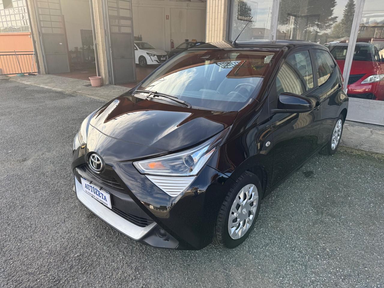 Toyota Aygo Connect 1.0 VVT-i 72 CV 5 porte x-wave