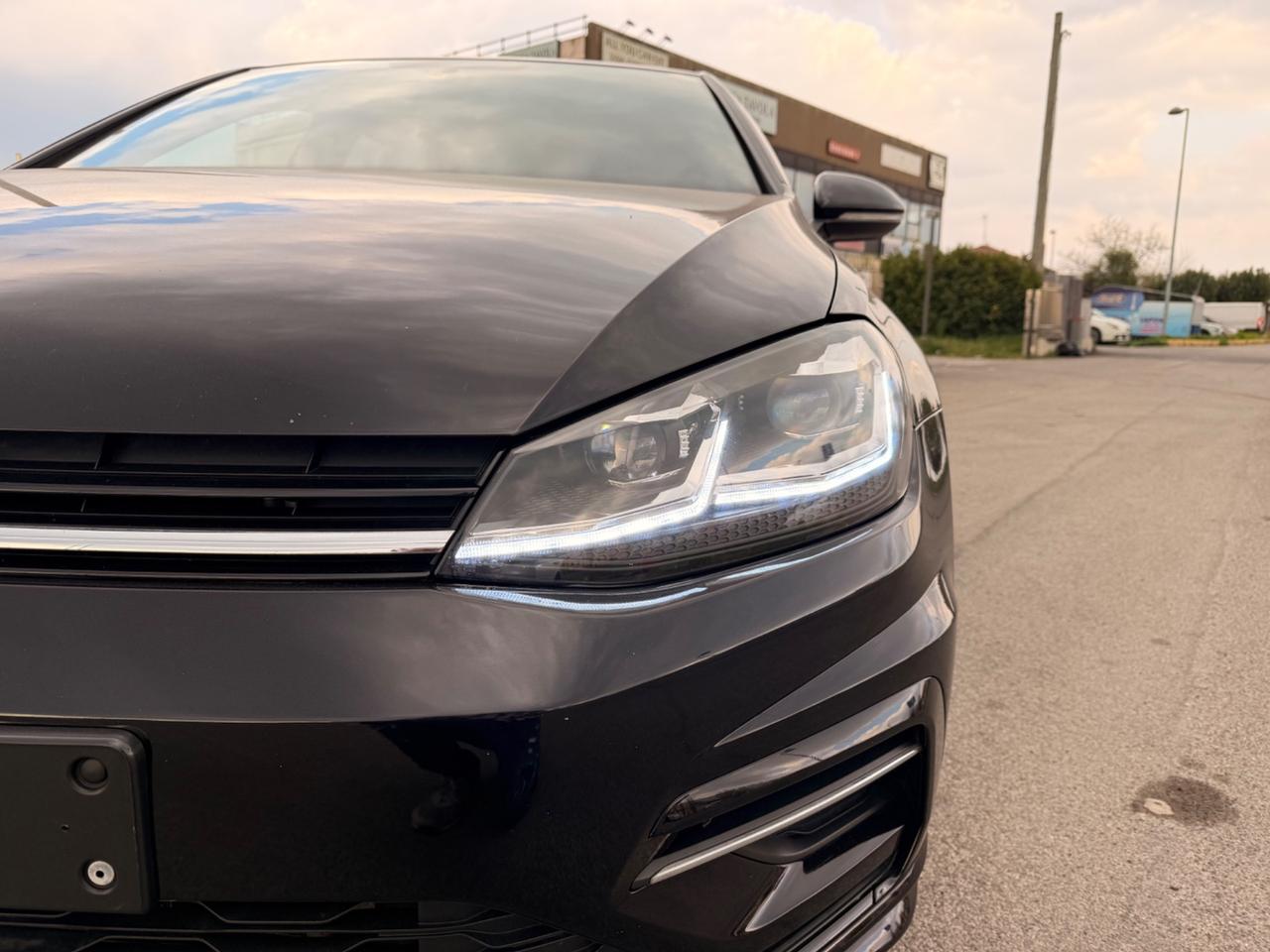 Volkswagen Golf 2.0 TDI DSG 5p. R-Line