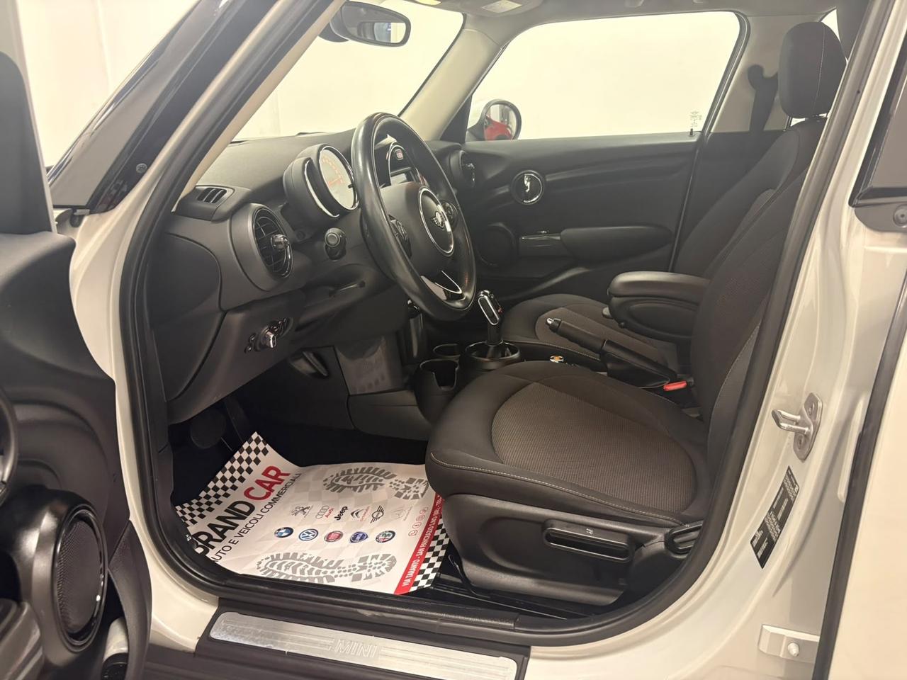 Mini Cooper 1500 D Baker Street Unipro 2019