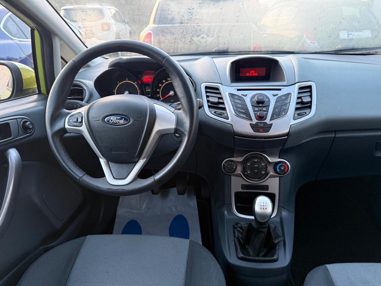 Ford Fiesta 1.4 TDCi 68CV 5 porte,radio,clima,comandi al volante