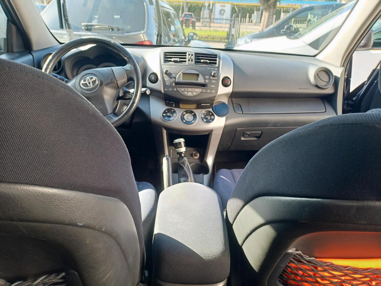 Toyota RAV 4 RAV4 2.2 D-4D 136 CV Luxury gancio traino