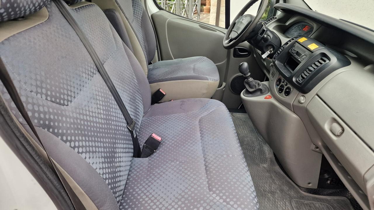 RENAULT TRAFIC