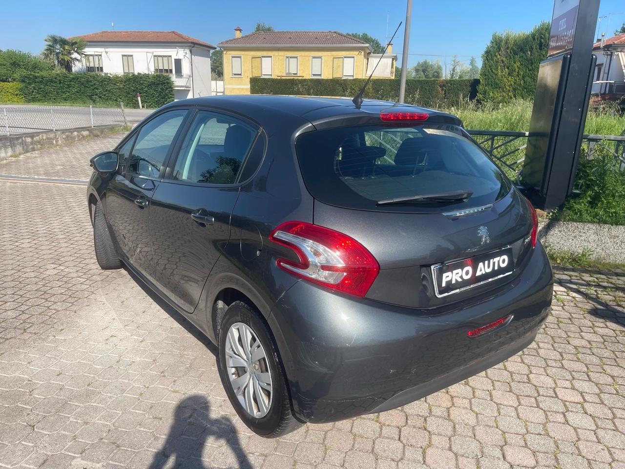 Peugeot 208 1.4 HDi 68 CV 5 porte Allure