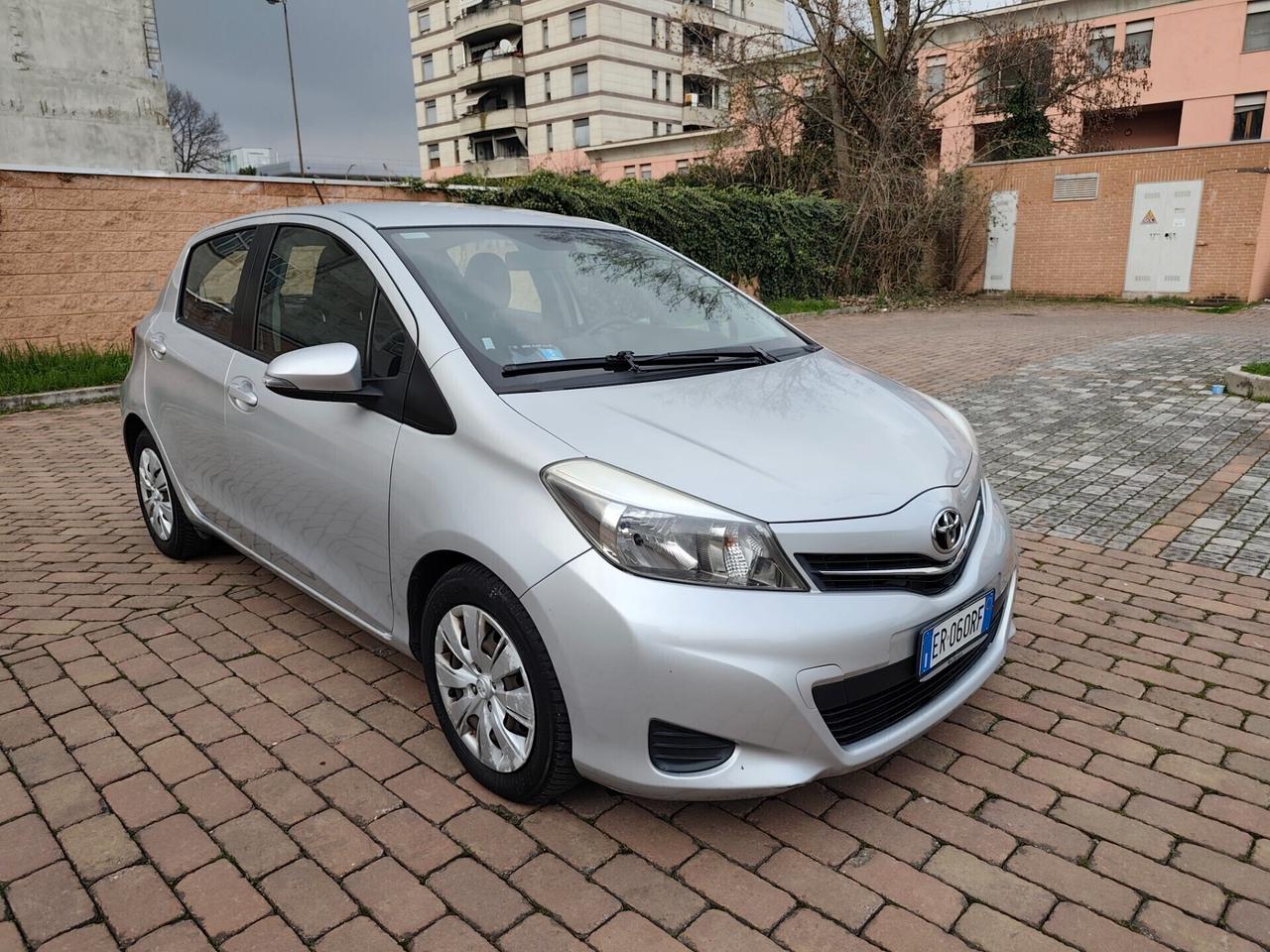 Toyota Yaris 1.4 D 5 porte 1 proprietario neopatentati