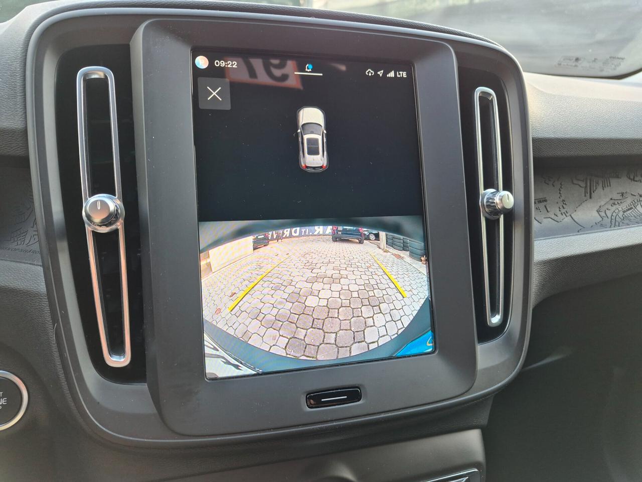 Volvo XC40 B3 2.0 HYBRID ESSENTIAL AUTOMATICA LED NAVI APPLE CAR PLAY/ANDROID AUTO RETROCAMERA C.18 KEYLESS VETRI PRIVACY