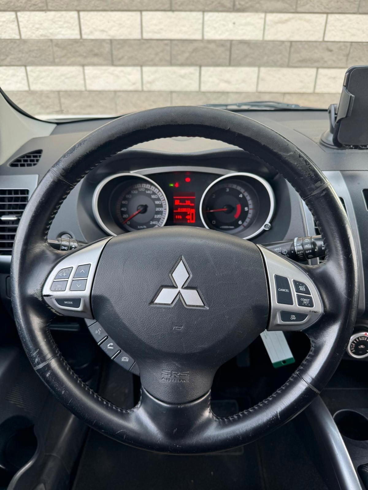 Mitsubishi Outlander 2.0 DI-D Instyle 7 p.ti DPF