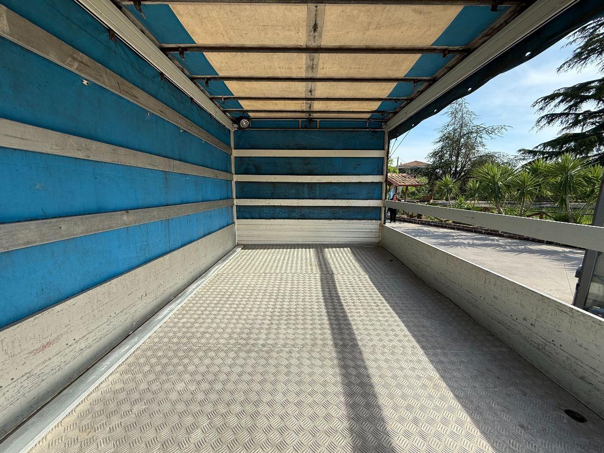 RENAULT FURGONE - CASSONE CON CENTINE E TELONE ( PATENTE C )