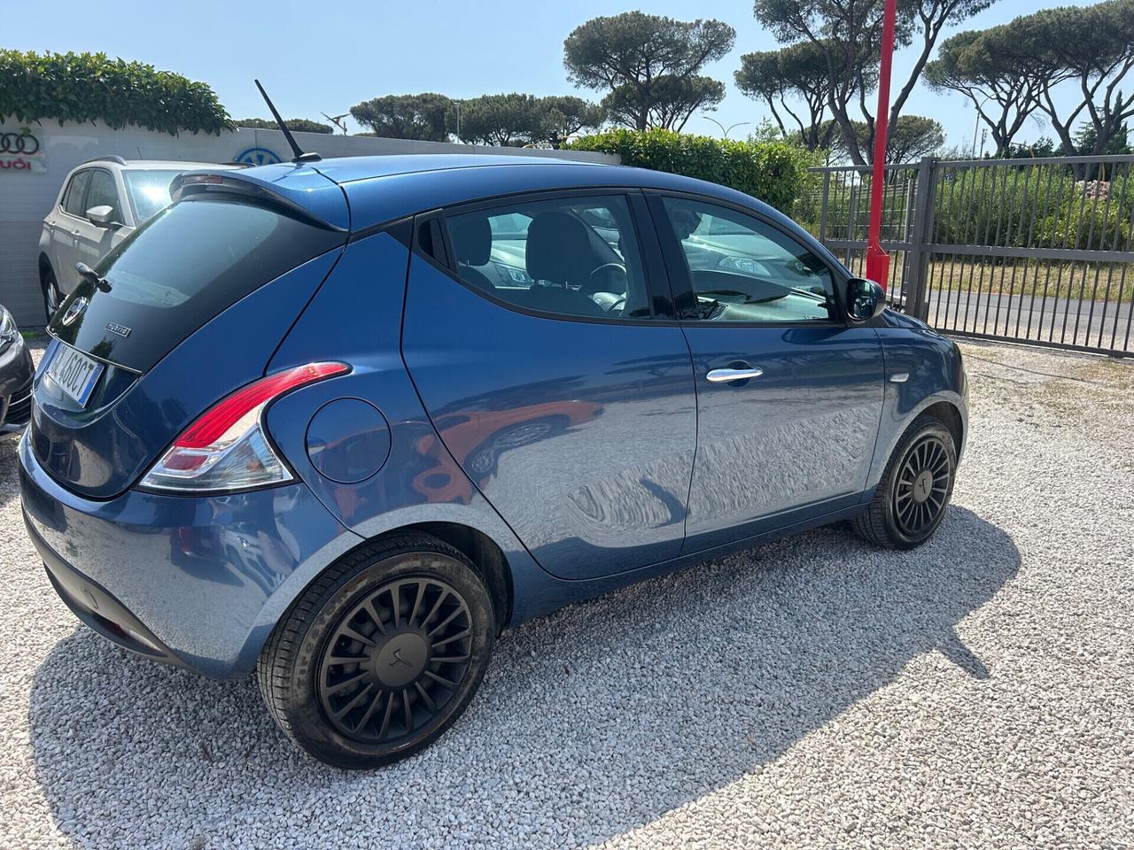 Lancia Ypsilon 1.0 FireFly 5 porte S&S Hybrid Silver