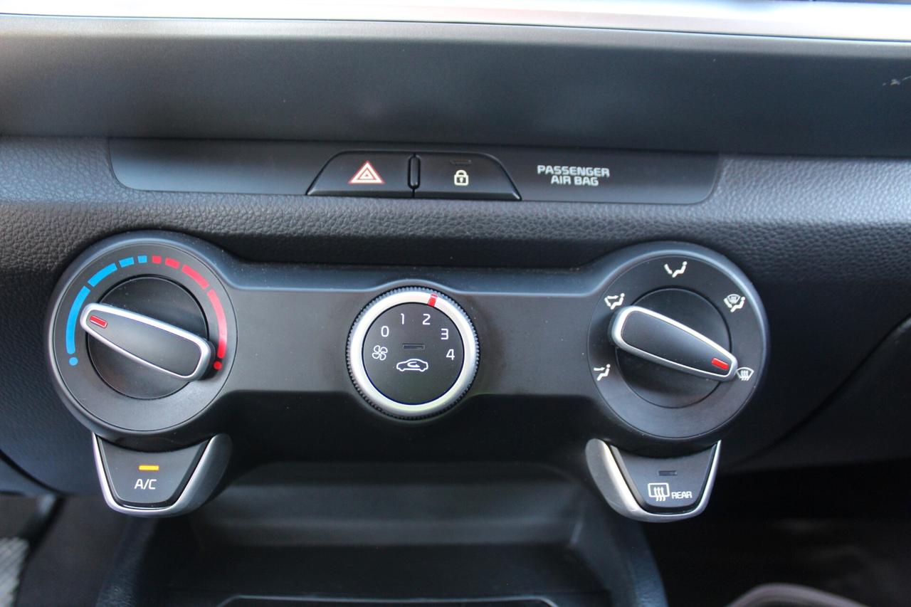 Kia Stonic 1.0 T-GDi 100 CV MHEV MT Urban Special Edition