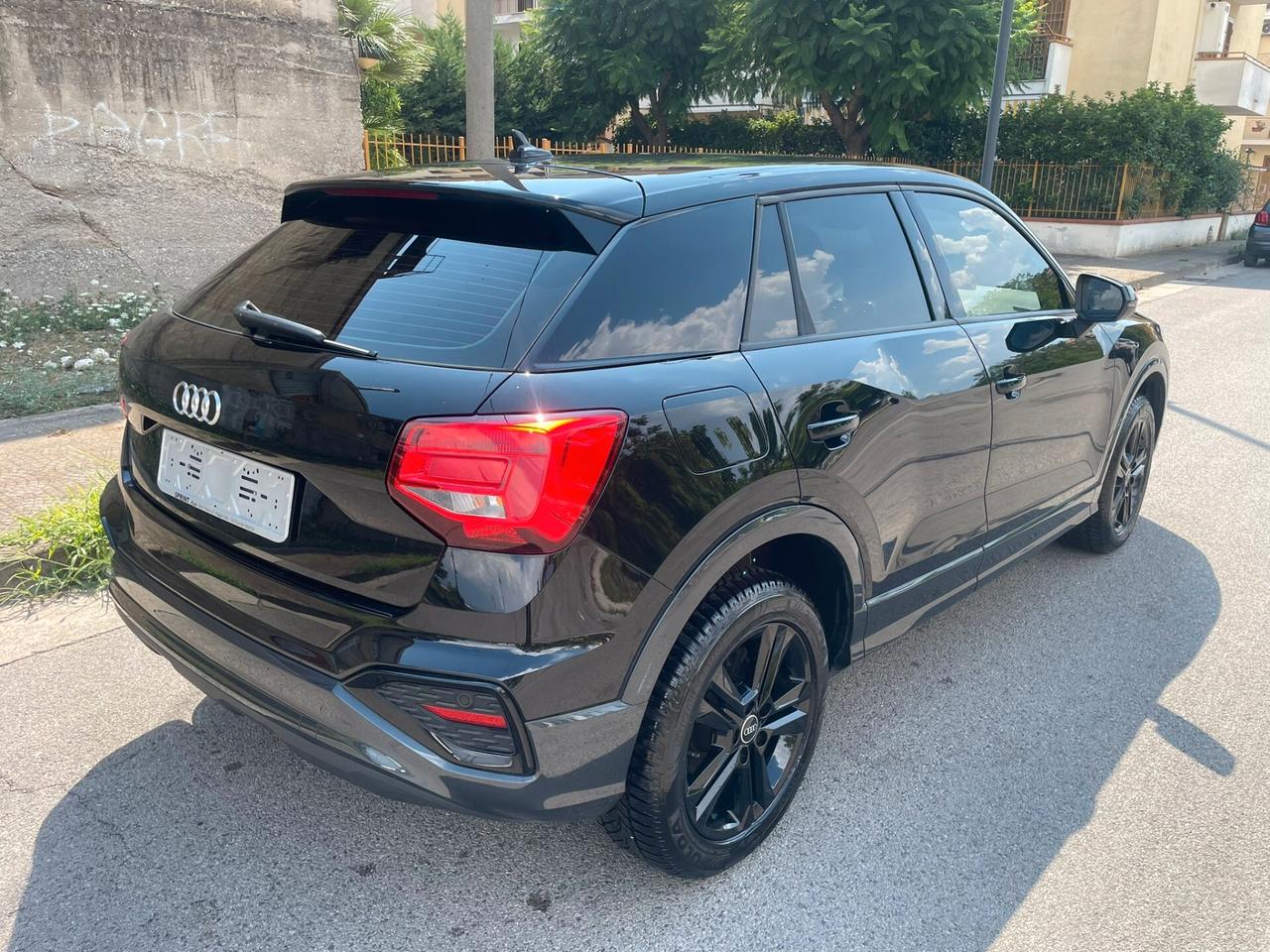 Audi Q2 30 TDI S tronic cockpit navigatore