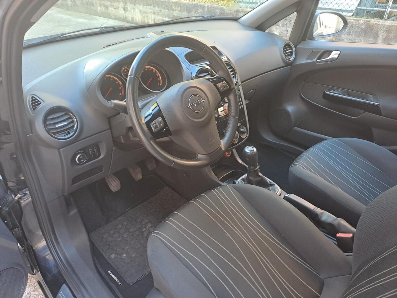 Opel Corsa 1.2 5 porte Cosmo