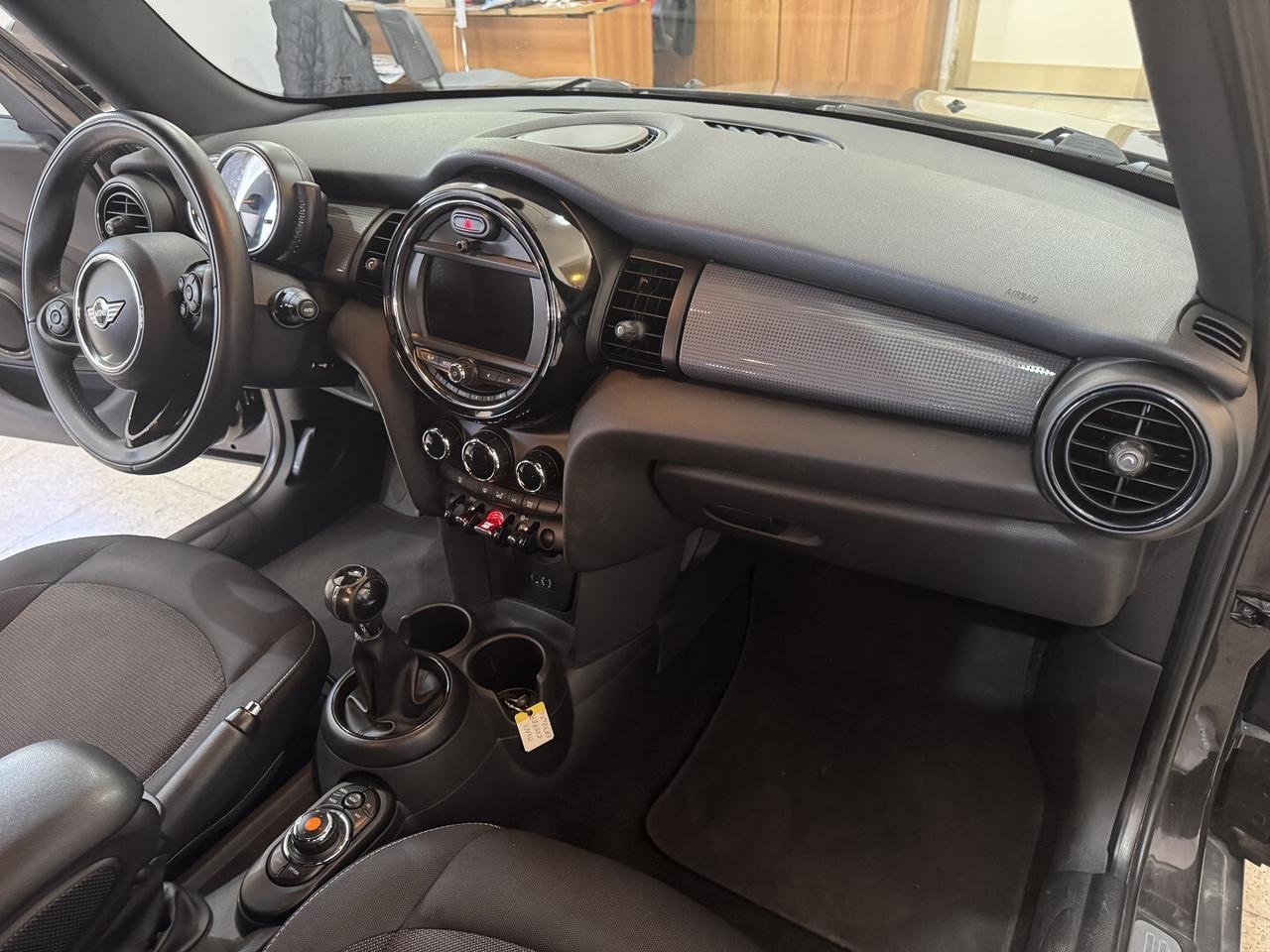 Mini Cooper D Businiss XL 1.5 dci 5 porte Navi.