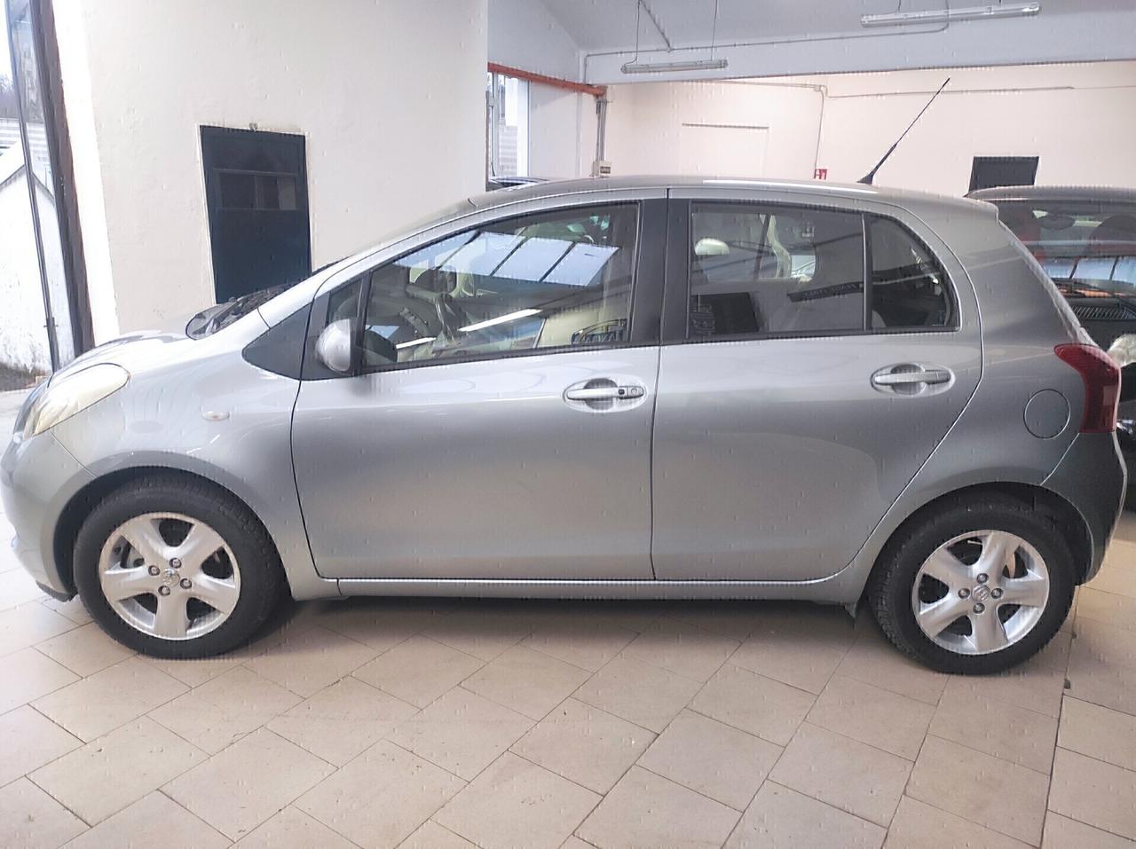 Toyota Yaris 1.0 5 porte Sol