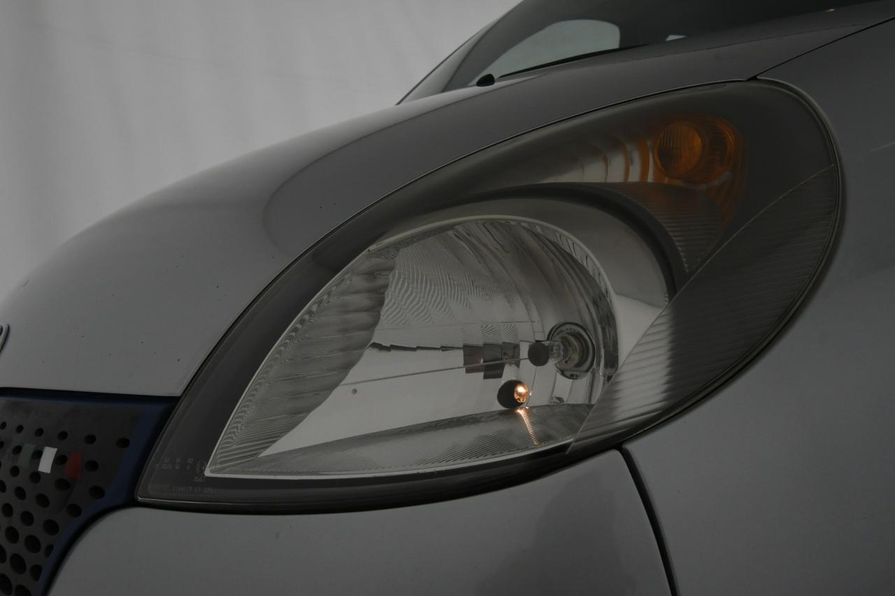 TOYOTA Yaris Verso 1.3 Luna X COMMERCIANTI