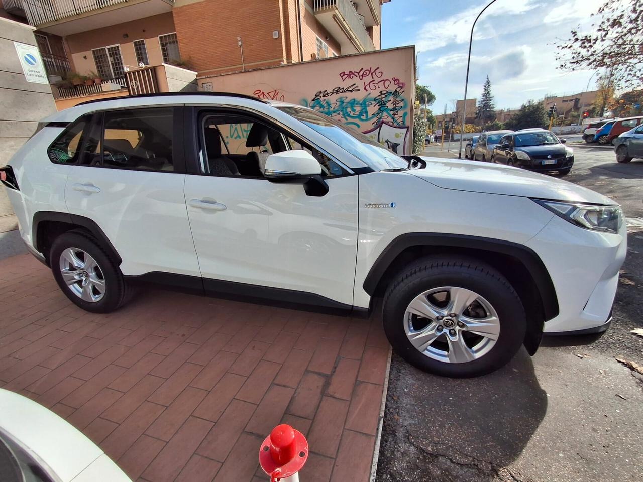 Toyota RAV 4 2.5 HV 2WD-i Business NO OBBL. FINANZ.