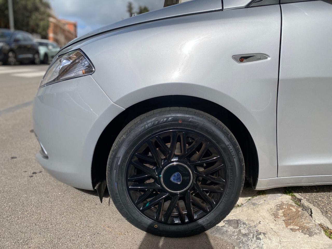 Lancia Ypsilon 1.2 69 CV 5 porte S&S Silver