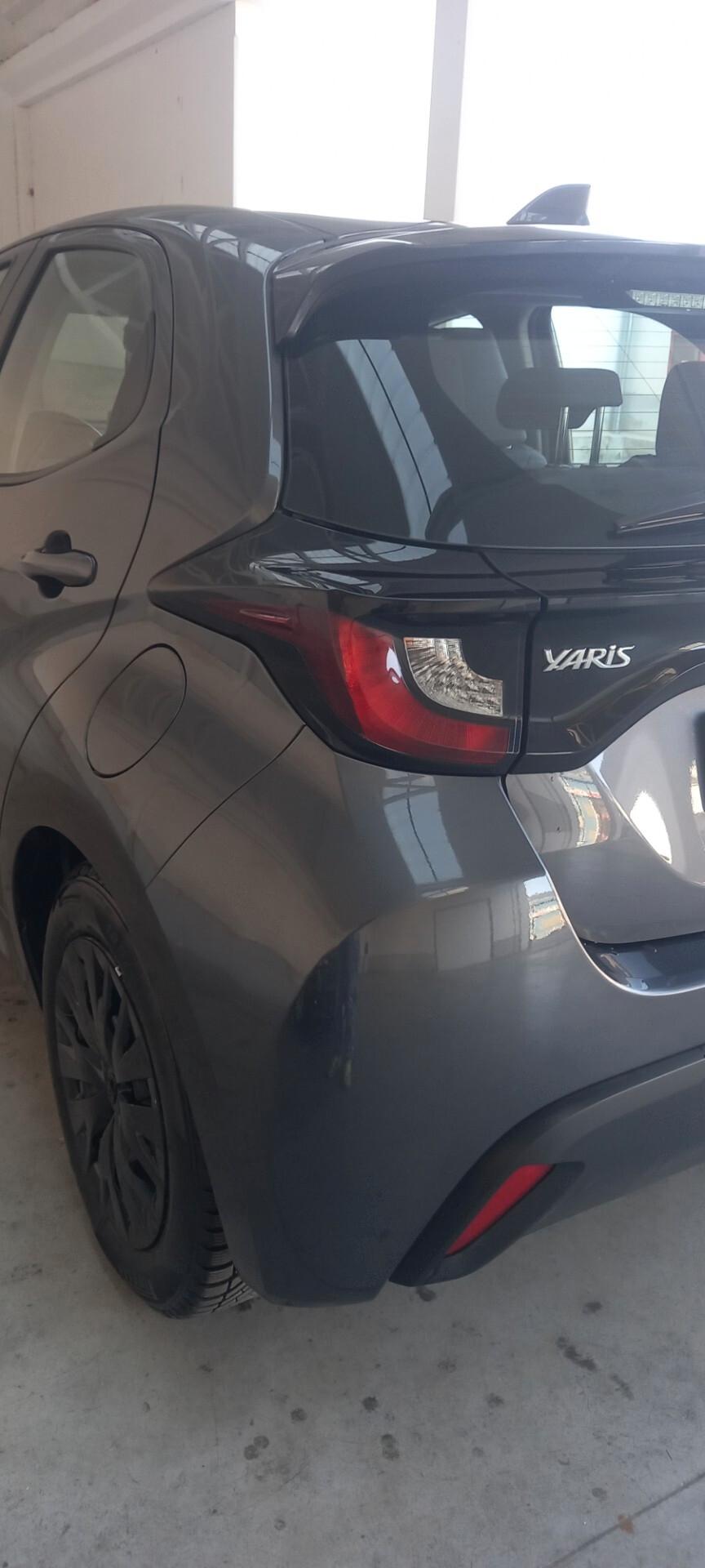 Toyota Yaris 1.5 Hybrid 2023 km 33 mila entra