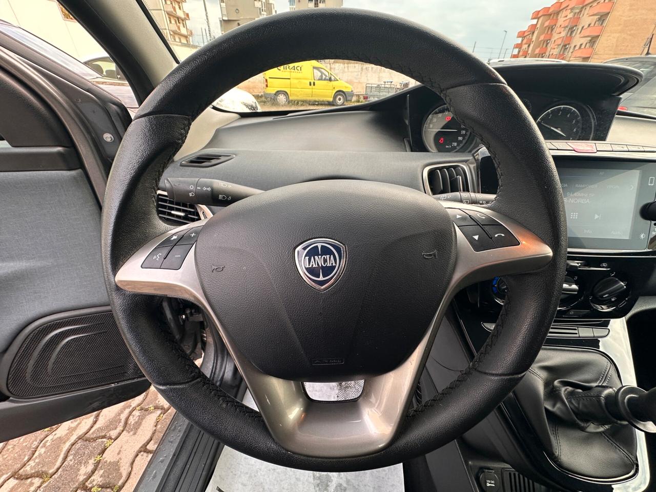 Lancia Ypsilon 1.0 Hybrid Ecochic Gold