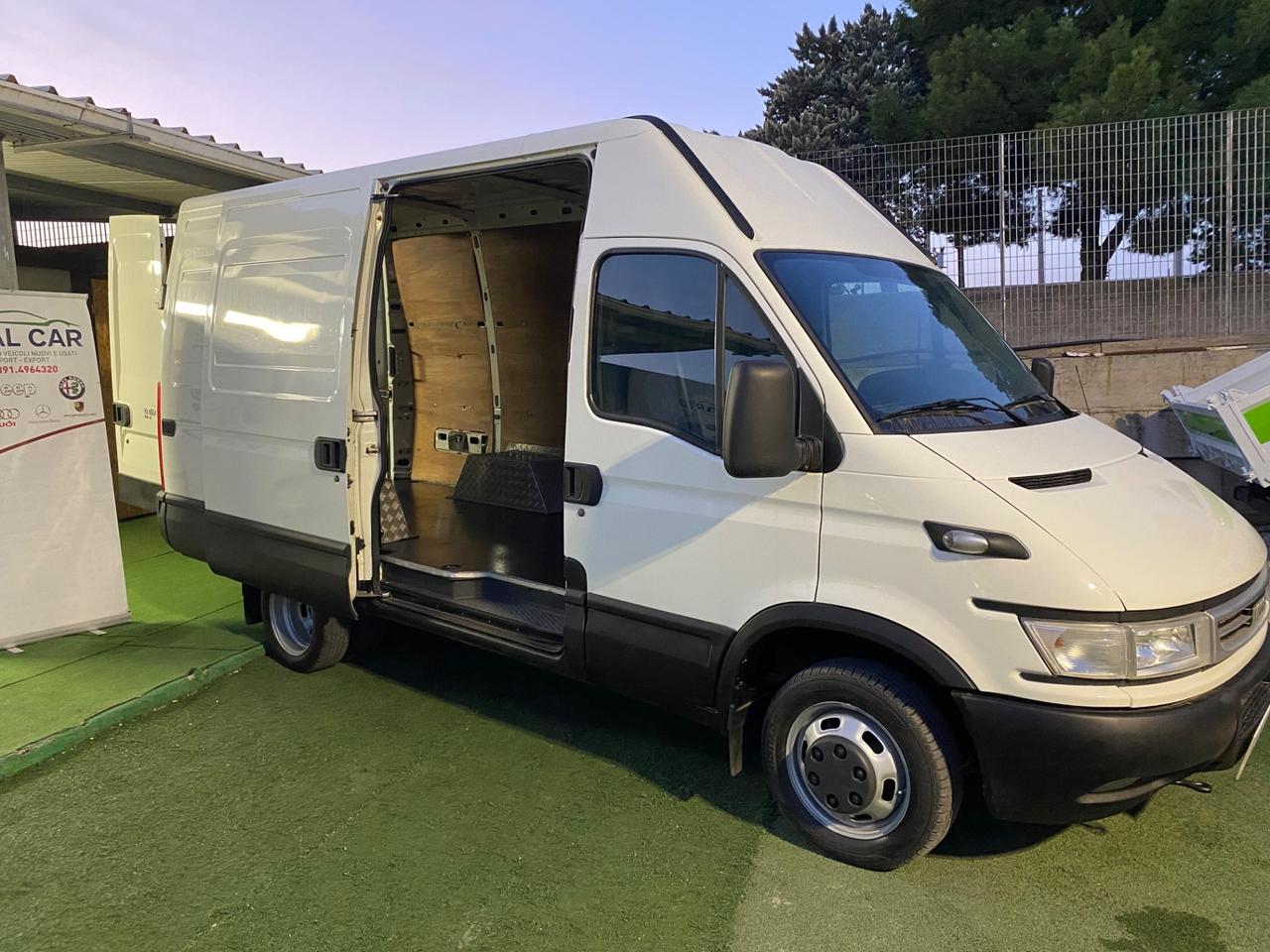 Iveco Daily 3.0 35C14 Gemellato