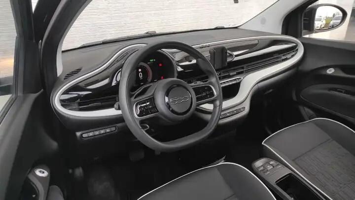 Fiat 500e Berlina 23.8 kWh Action