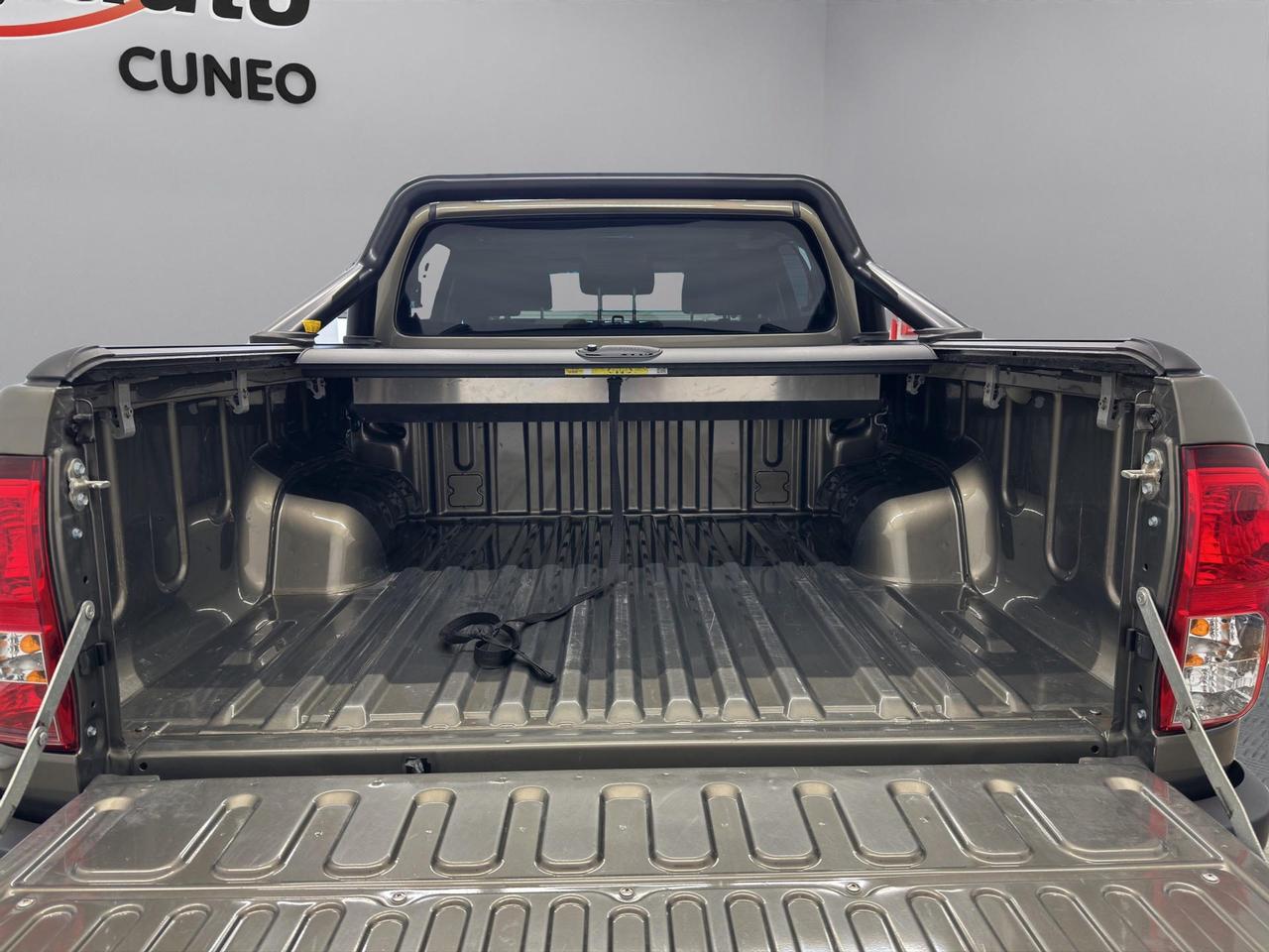 Toyota Hilux 2.4 d-4d M/T DC 4WD Lounge