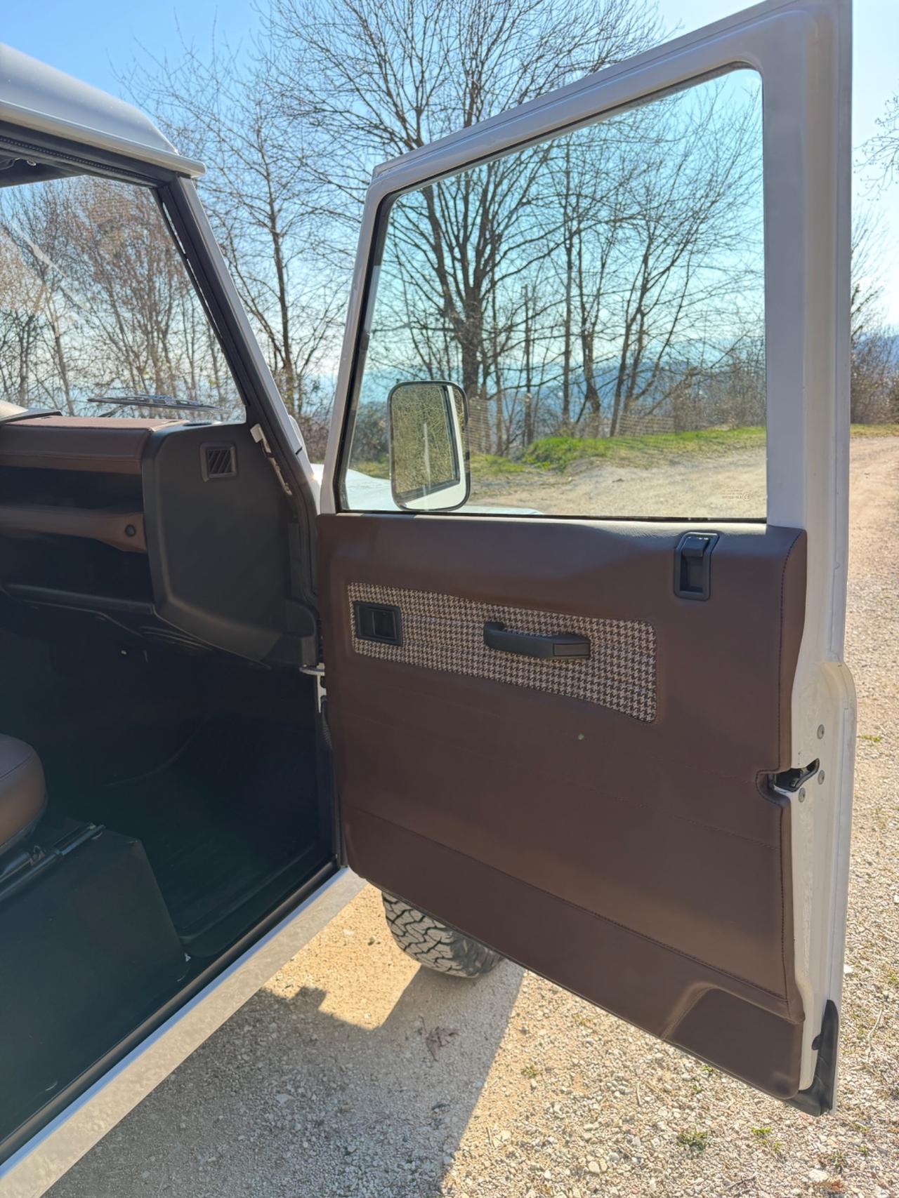 Land Rover Defender 90 2.4 TD4 Station Wagon SE N1