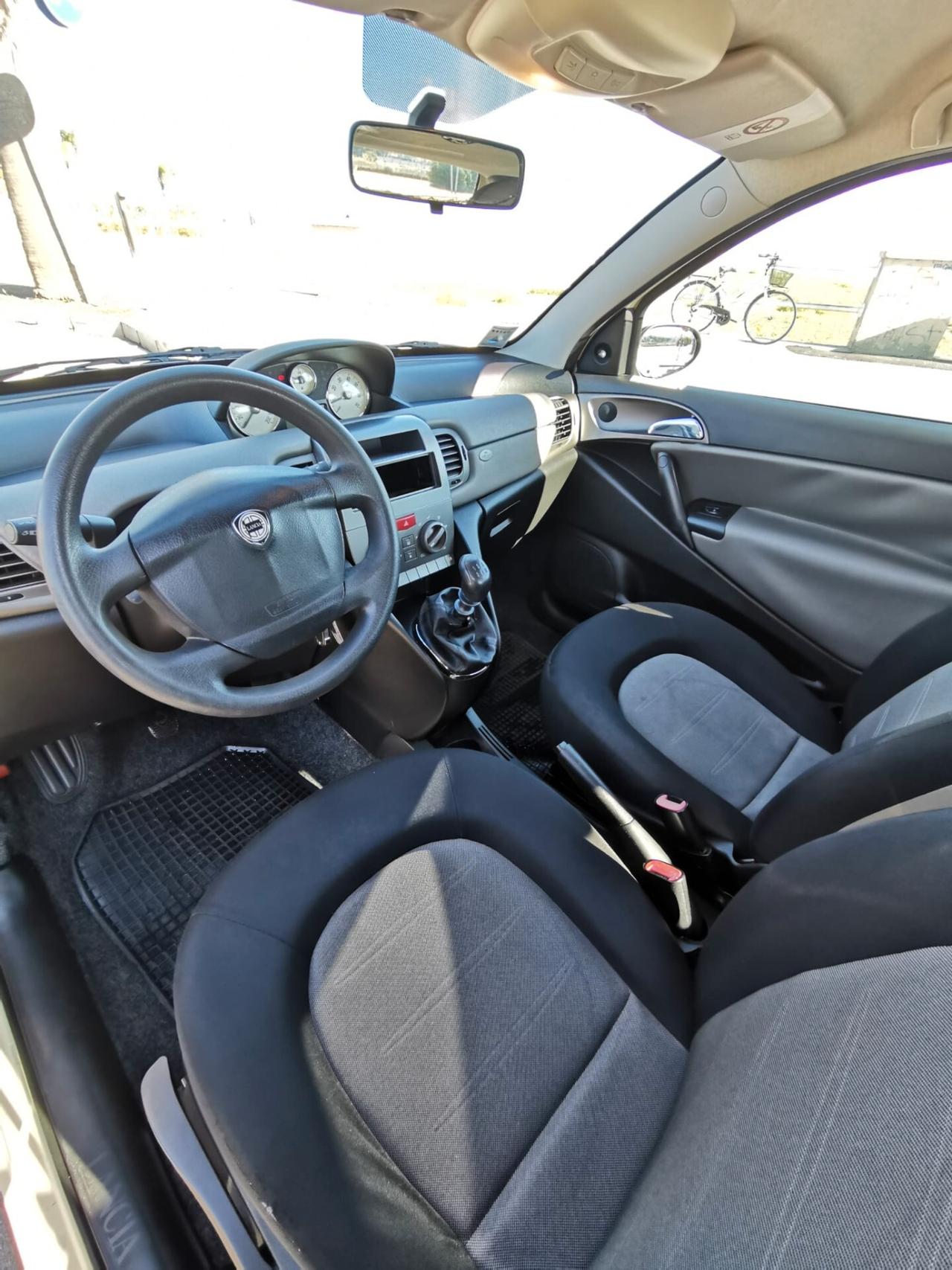 Lancia Ypsilon 1.2 Argento NEOPATENTATI