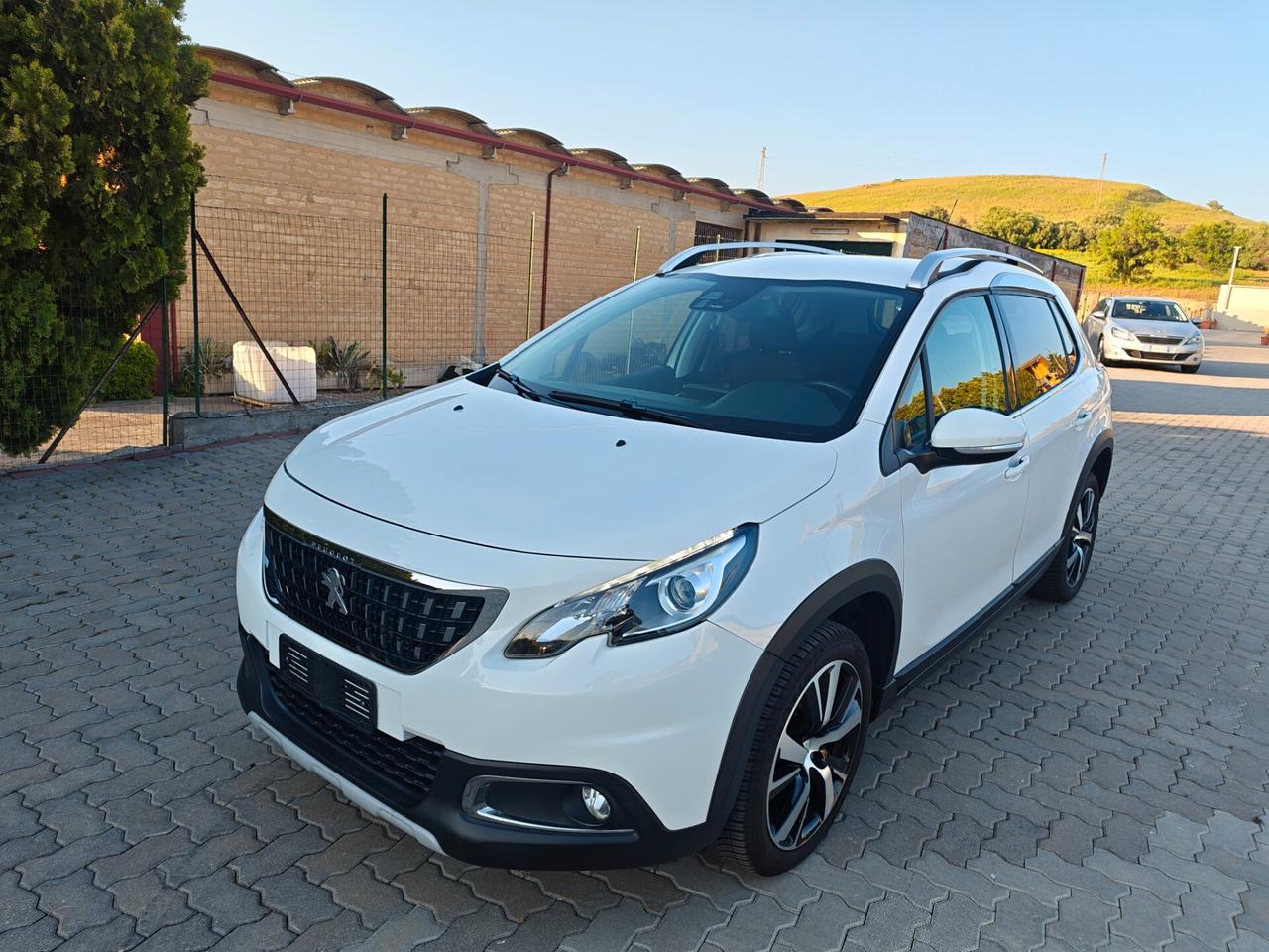 Peugeot 2008 BlueHDi 100 S&S Allure