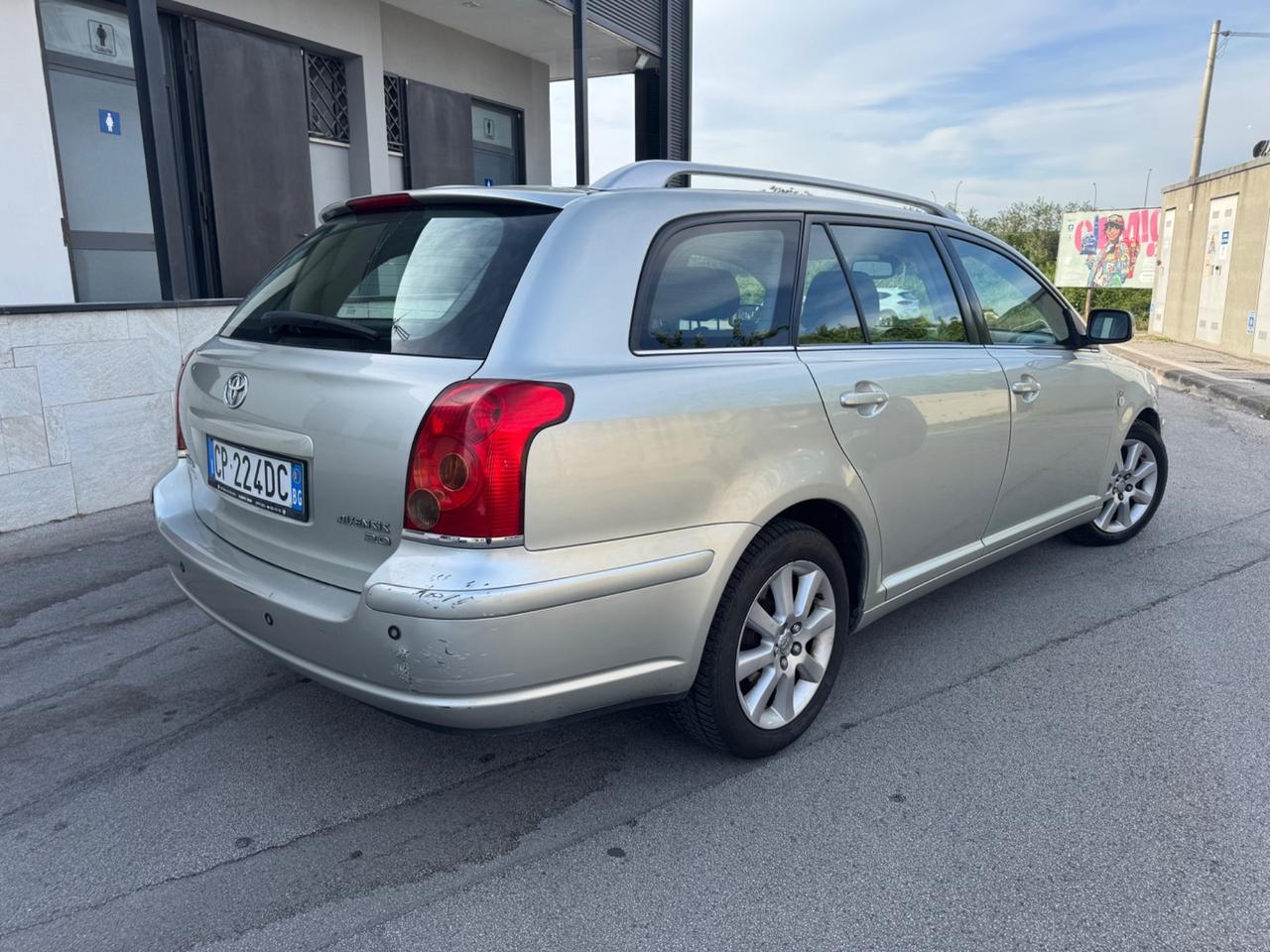 Toyota Avensis 2.0 D-4D 16V Station Wagon