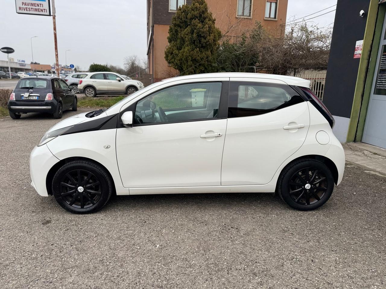 Toyota Aygo X Play 1.0 VVT-i