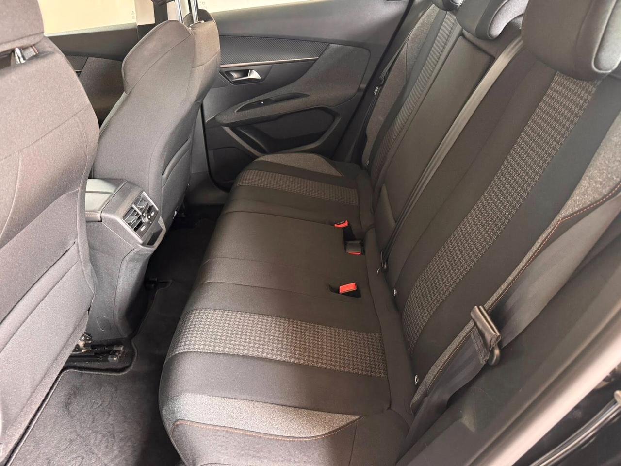 Peugeot 3008 BlueHDi 130 S&S Business