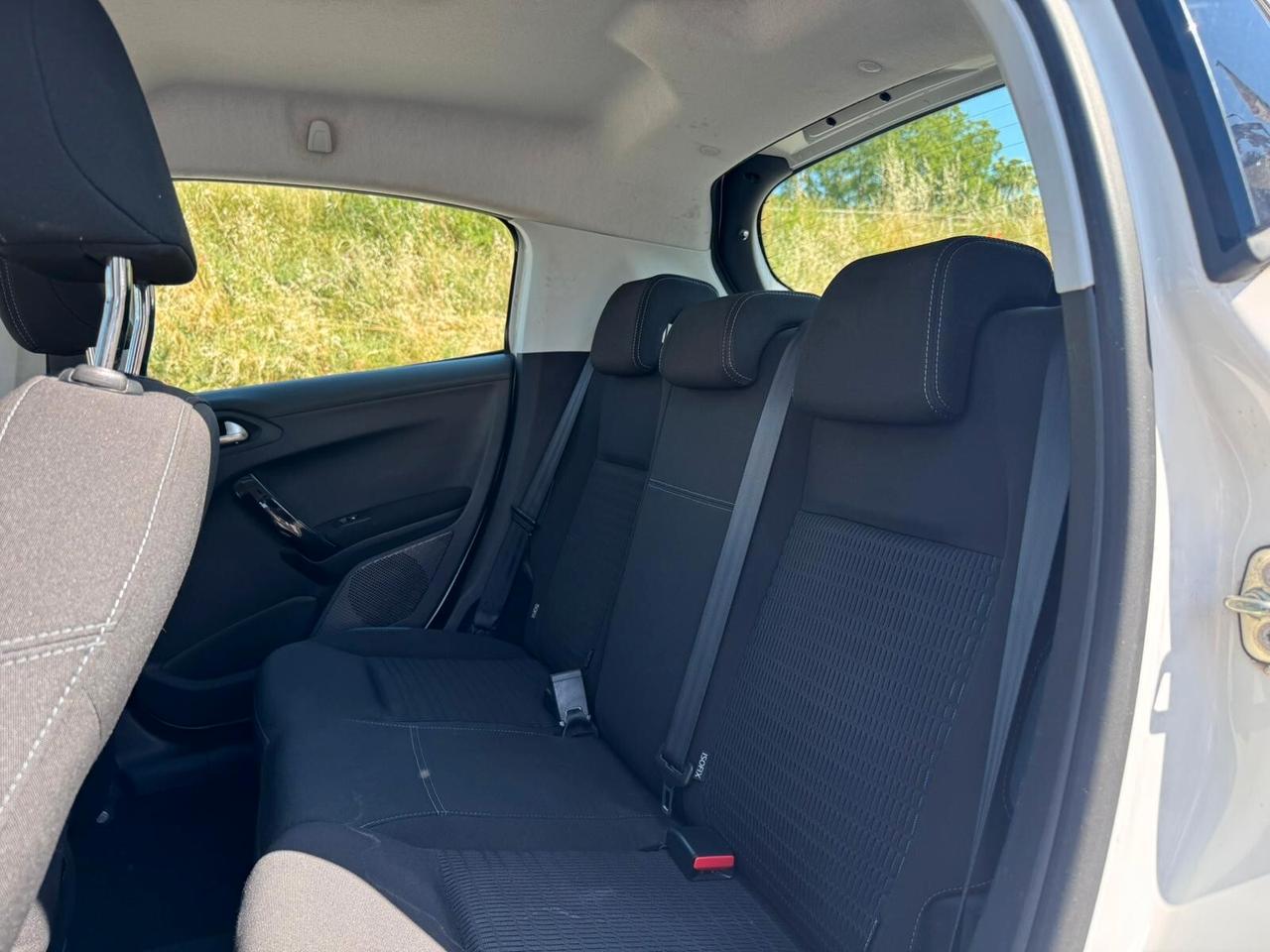 Peugeot 208 1.4 HDi 68 CV 5 porte Allure
