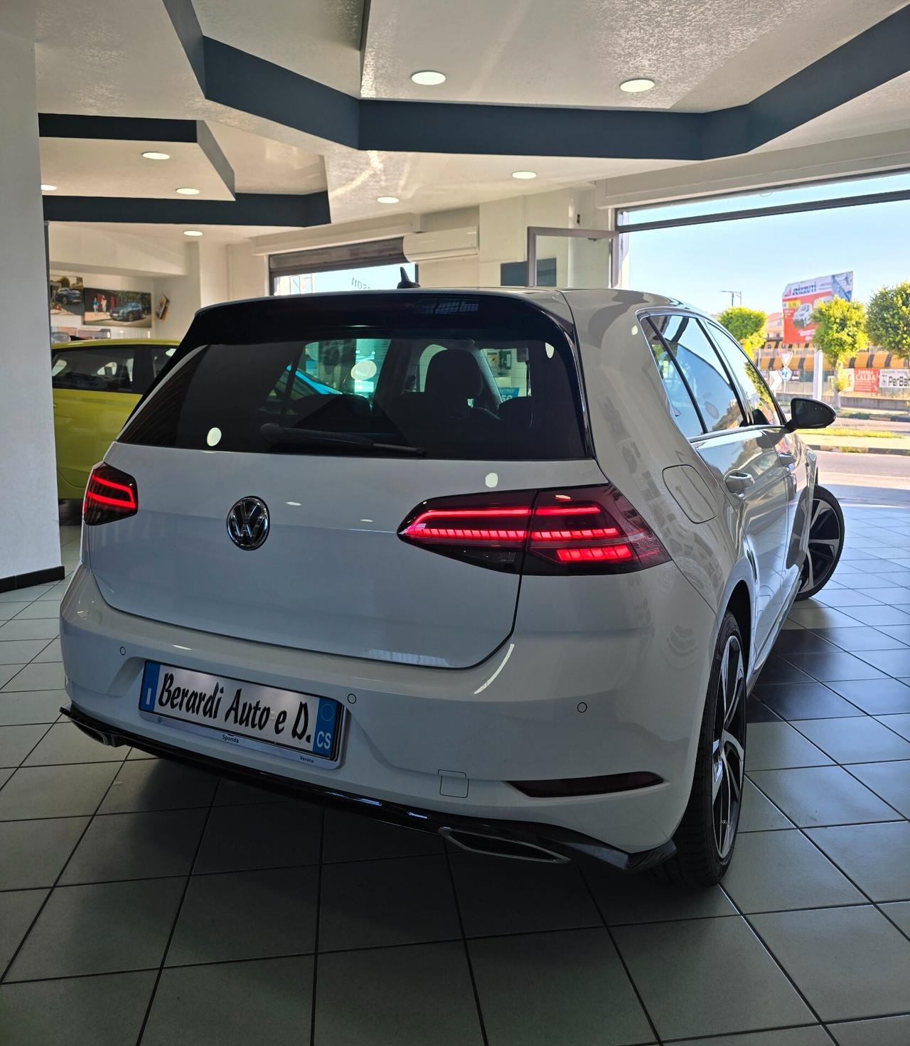 Volkswagen Golf 2.0 TDI R Line