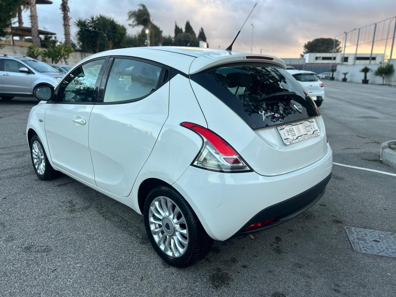 Lancia Ypsilon 1.2 69 CV 5 porte S&S Platinum