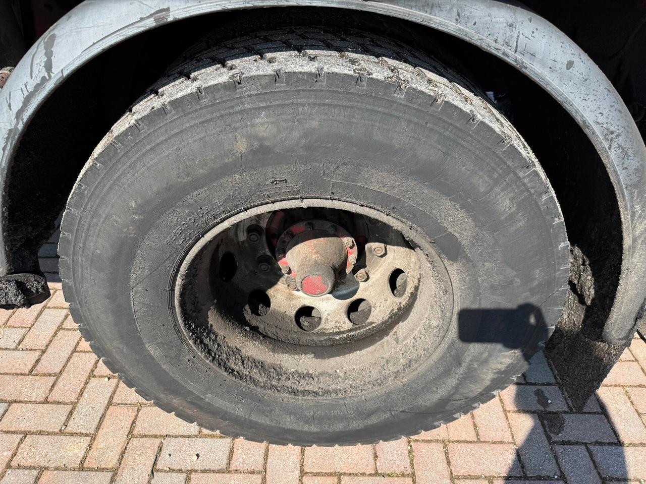 Scania P93.220 Cisterna bitume con asfaltatrice